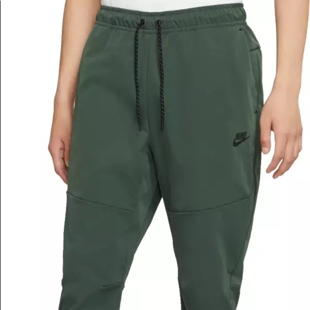 Nike Tech Men's Premium Essential Woven Tech Pants